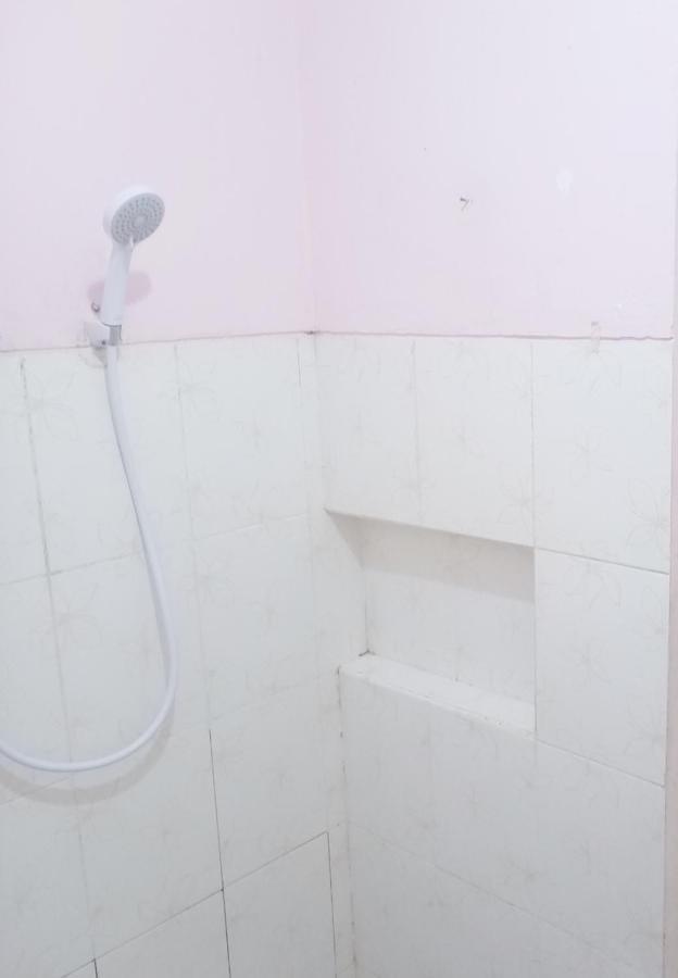 D'Kost Ketintang Hotel Surabaya Eksteriør billede