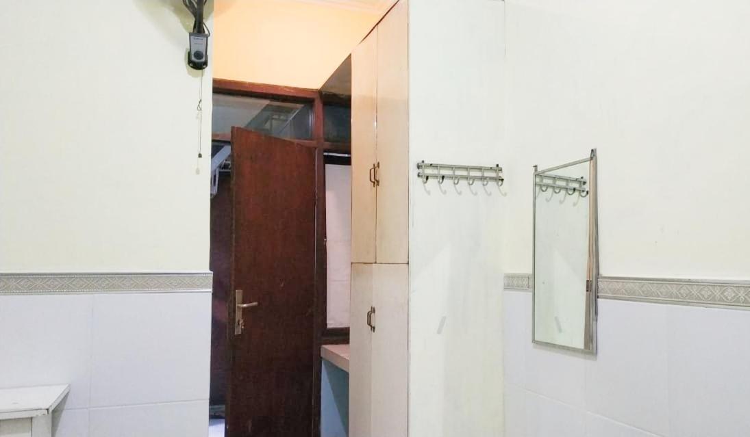 D'Kost Ketintang Hotel Surabaya Eksteriør billede
